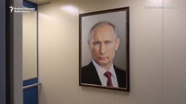 Putin ve výtahu se stal internetovým hitem. Kamera natočila reakce obyvatel